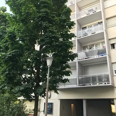 5 Near Basel Airport アパート